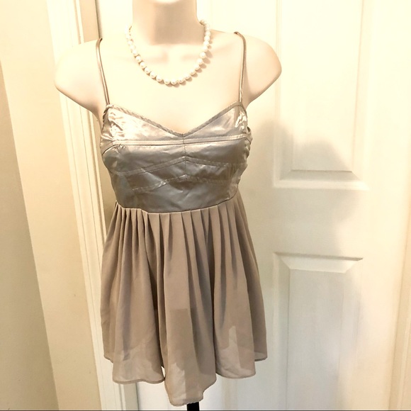 ⭐️Silver top with zip side and empire waist - Picture 1 of 4